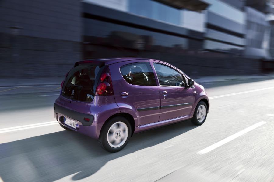  Peugeot 107 5-Door 2012 года  (фото 33 из 40)
